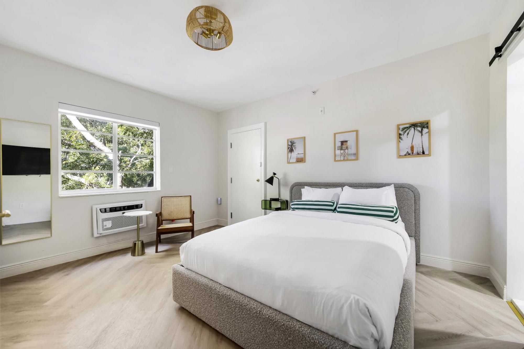 Deluxe King Room (Self Check-in)